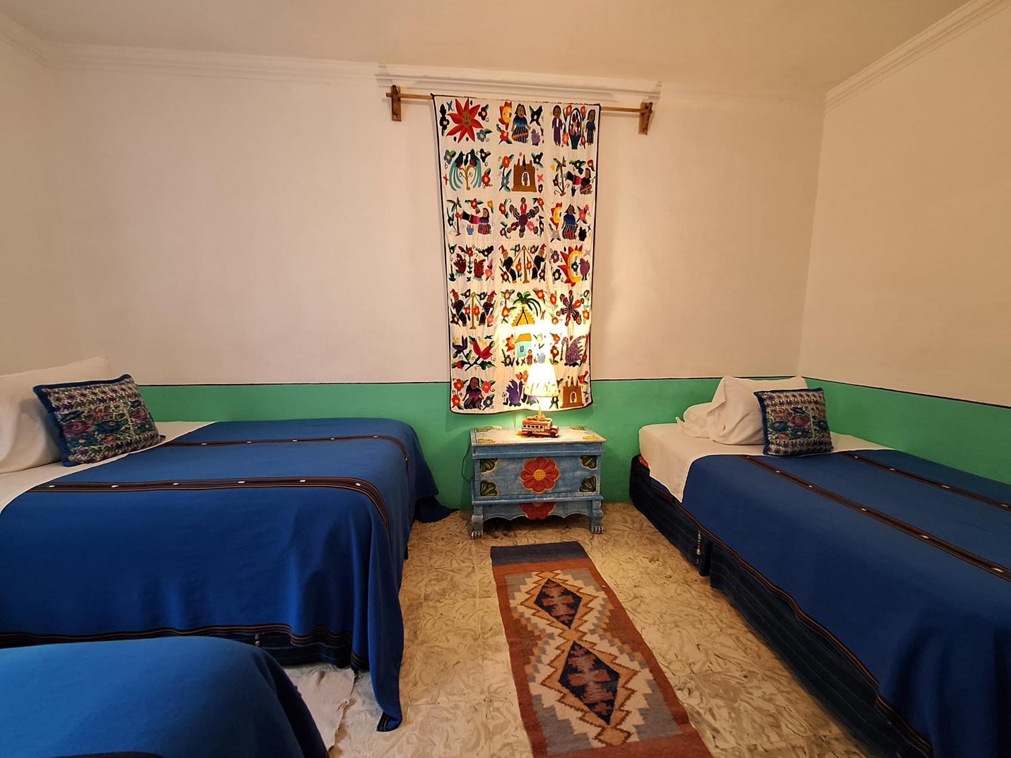 Yellow House Hostel B&B Antigua Екстер'єр фото