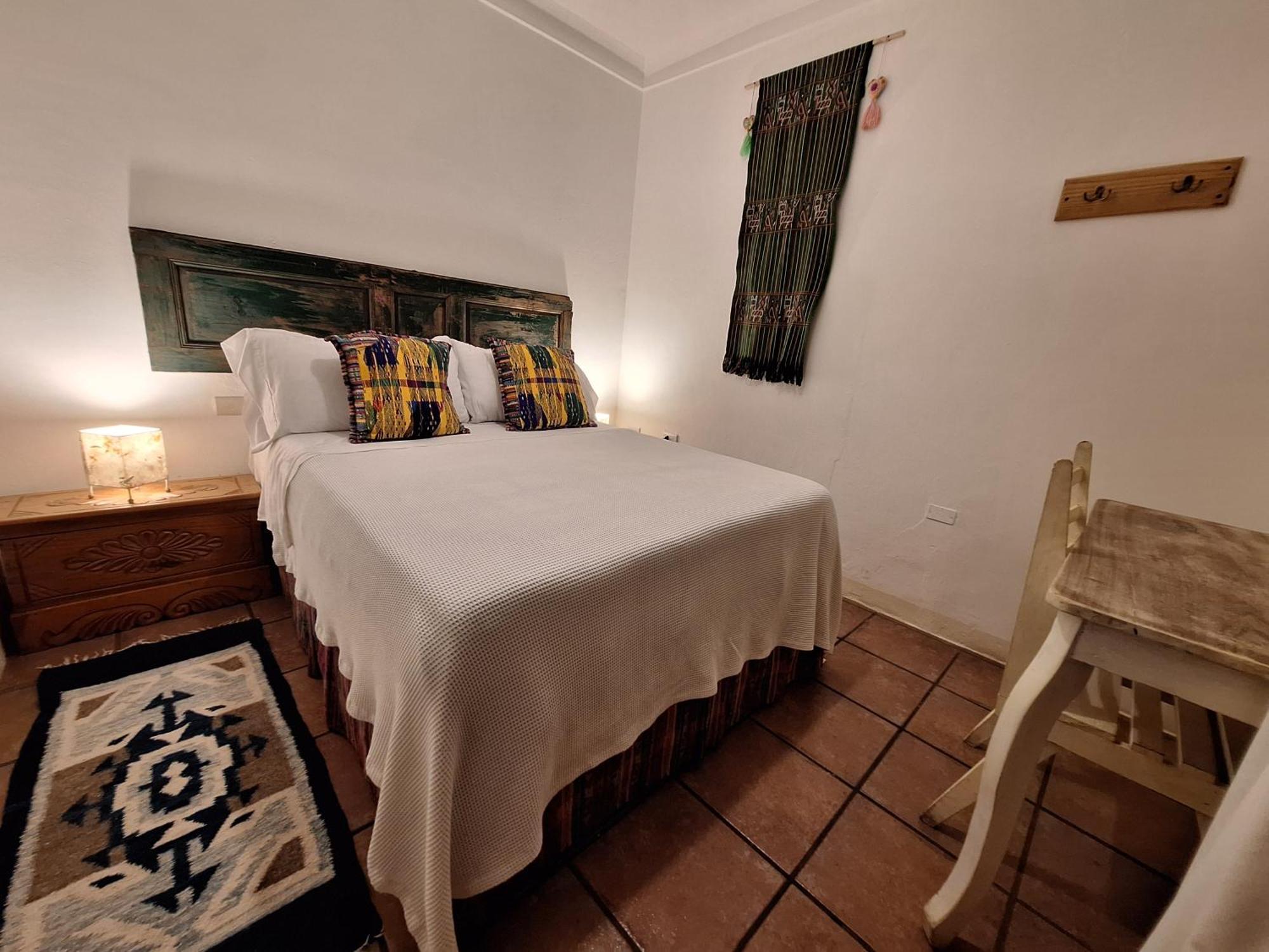 Yellow House Hostel B&B Antigua Екстер'єр фото